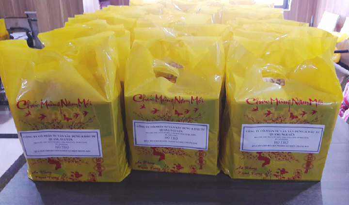Tet gifts to support the poor in Dien Thang commune, spring 2018